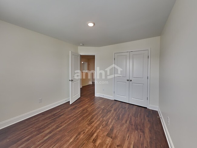 Building Photo - 5228 Valor Dr