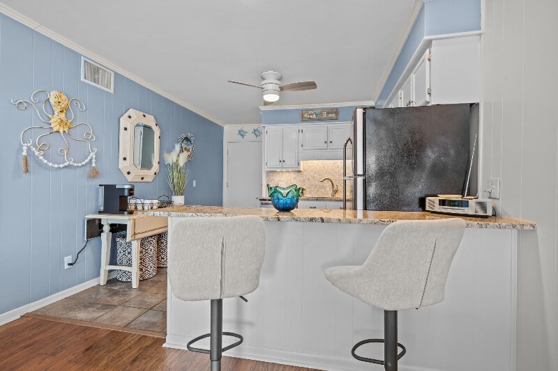 Building Photo - 301 Commerce Way