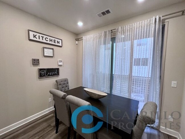 Building Photo - 1840 Mint Ter