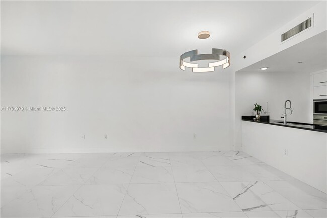 Building Photo - 475 Brickell Ave