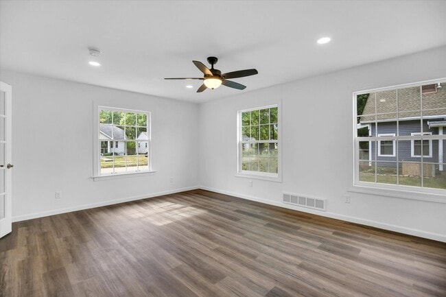 Building Photo - 1212 W Healey St