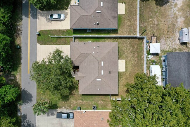 Building Photo - 884 Winchester St