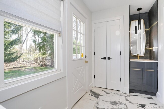 Building Photo - 10 Millbury St