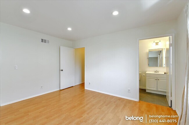 Building Photo - 720 Waterloo St