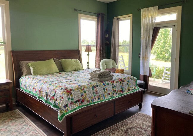 Building Photo - Turnkey Furnished Home on 5 Acres – Just B...