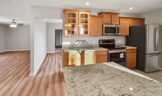 Building Photo - 206 Fairway Cir