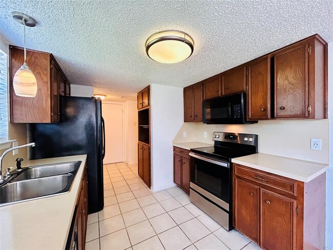 Building Photo - 8800 Clearbrook Trail