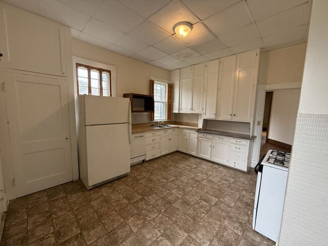 Building Photo - 1544 D St