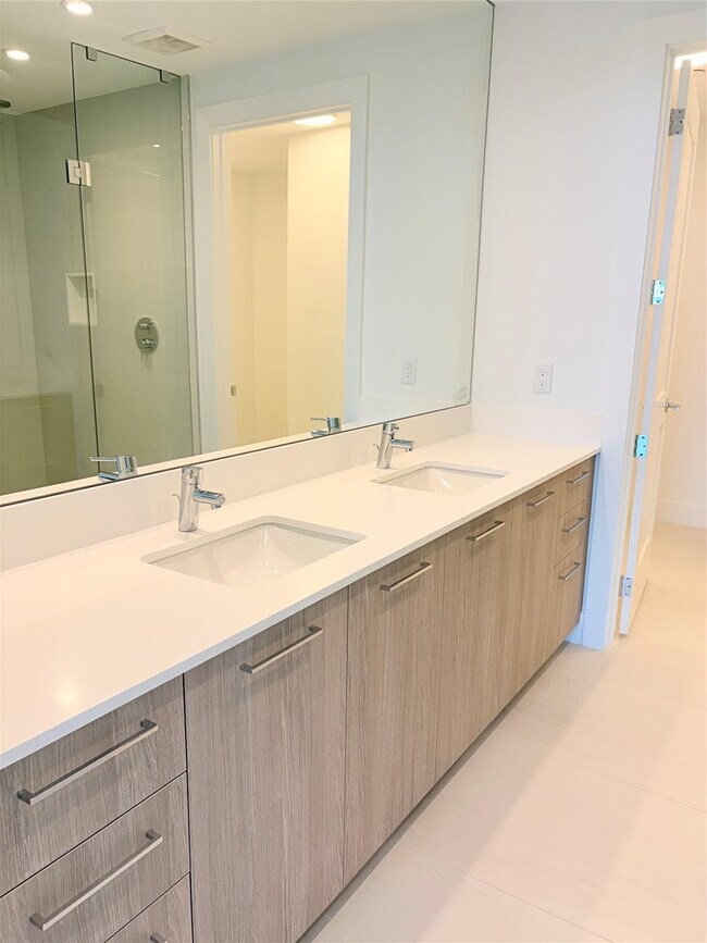 Building Photo - 151 N Seabreeze Blvd