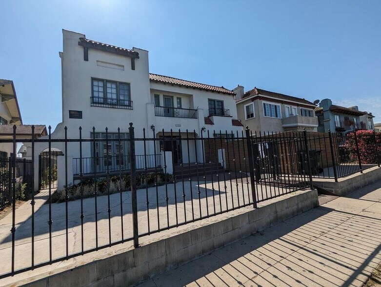 Building Photo - 1526 6th Ave