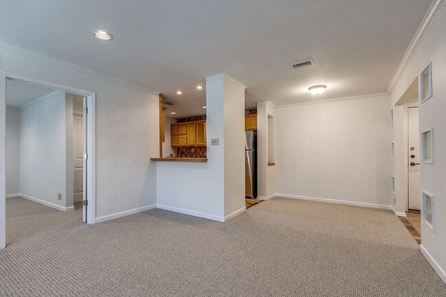 Building Photo - 1 BEDROOM BOUTIQUE APARTMENT