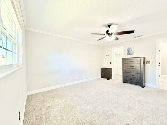 Building Photo - 200 Countryclub Drive - 808