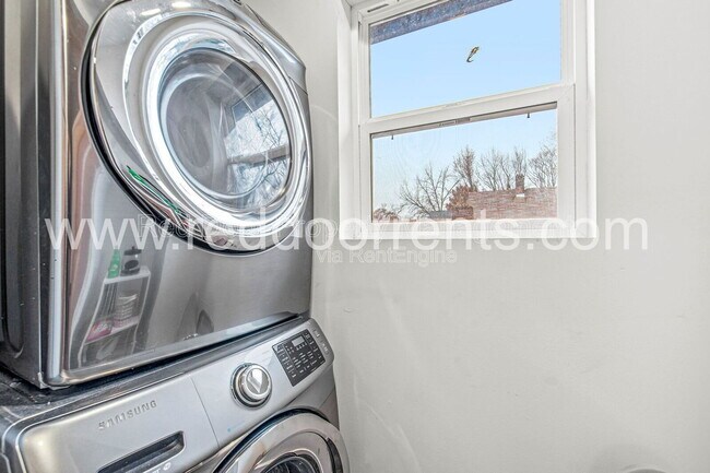 Building Photo - 1619 N Tacoma Ave