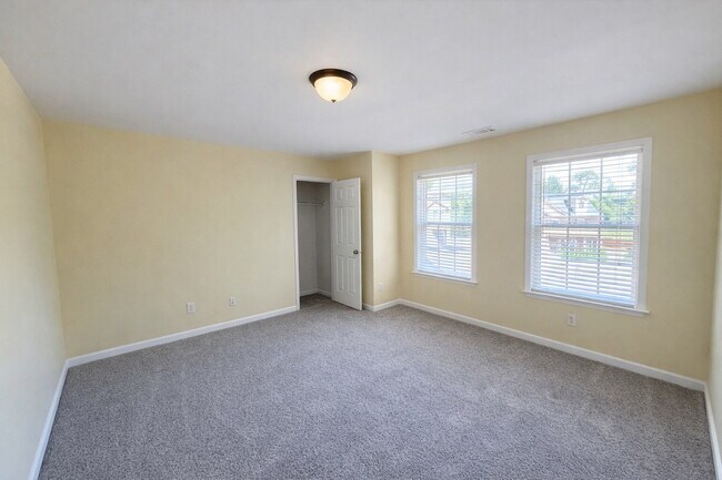 Building Photo - Clean 5 Bedroom Collins Hill Home with First Floor Suite and Oversized Master