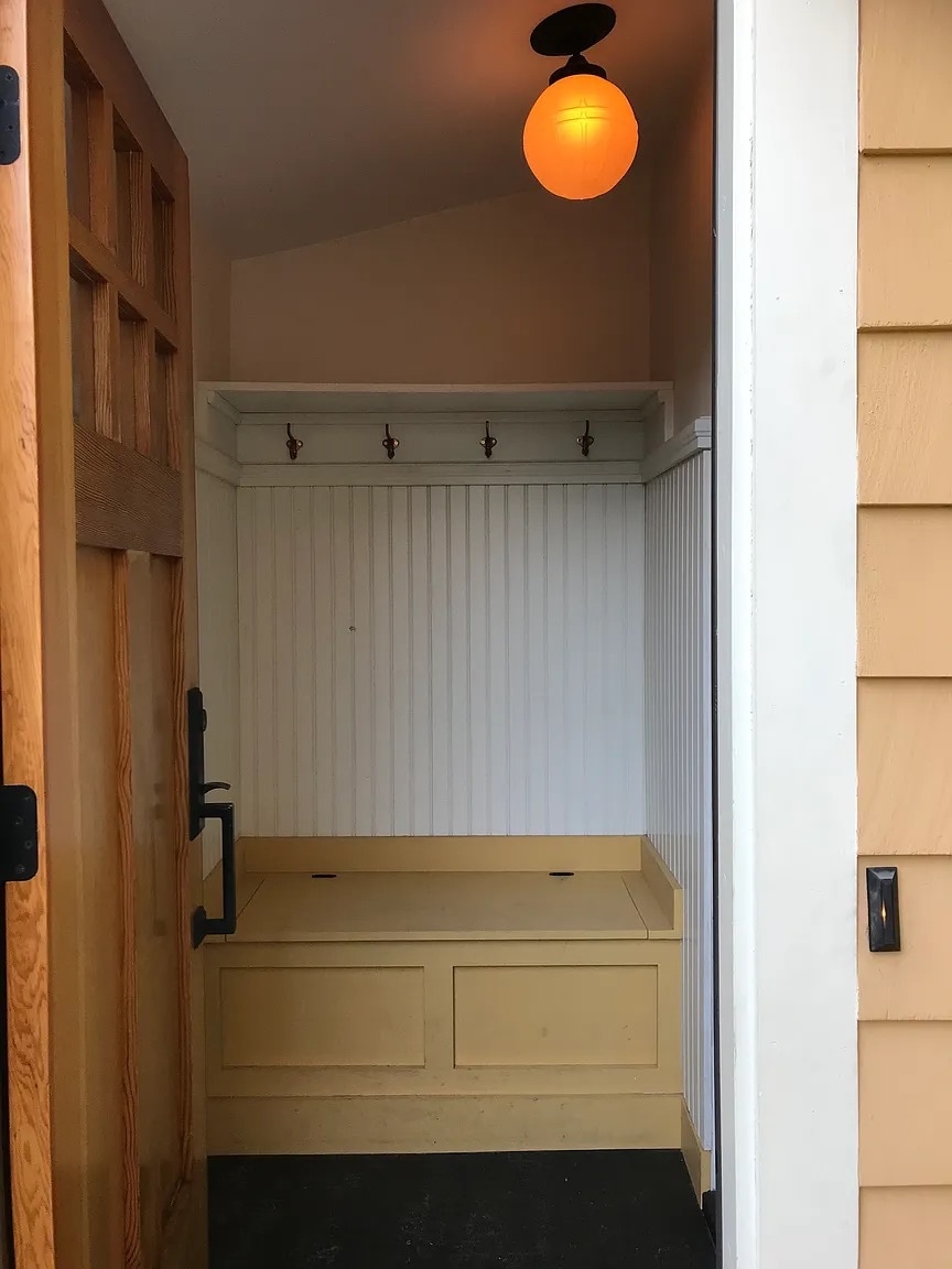 Front door to mudroom and kitchen - 5A Evergreen Ave