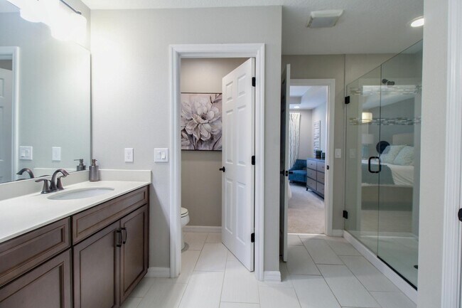 Building Photo - For Rent – Modern 3-Bedroom Townhome - Ava...