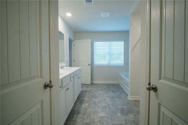 Building Photo - 25 Stoneybrook Dr