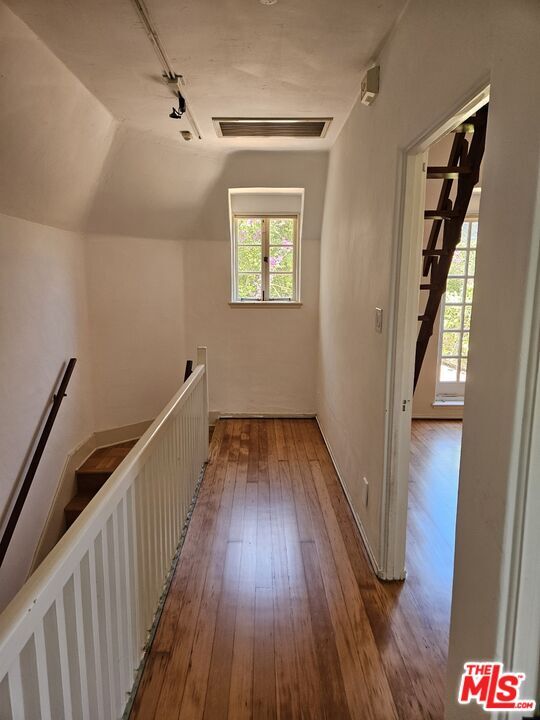 Building Photo - 120 Larkin Pl
