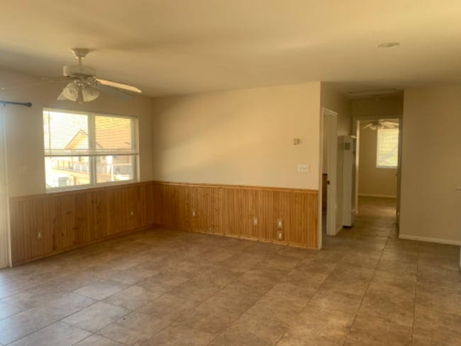 Building Photo - 1042 Squirrel Ln