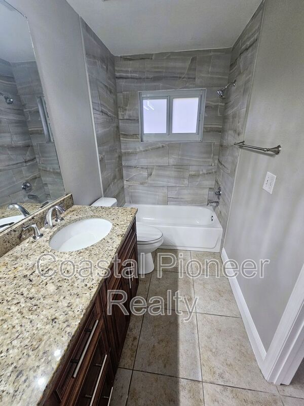 Building Photo - 1407 Mohrlake Dr