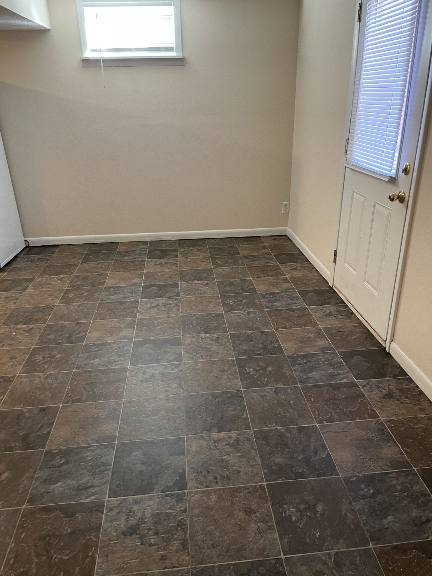 Livingroom - 310 Galvin Rd N