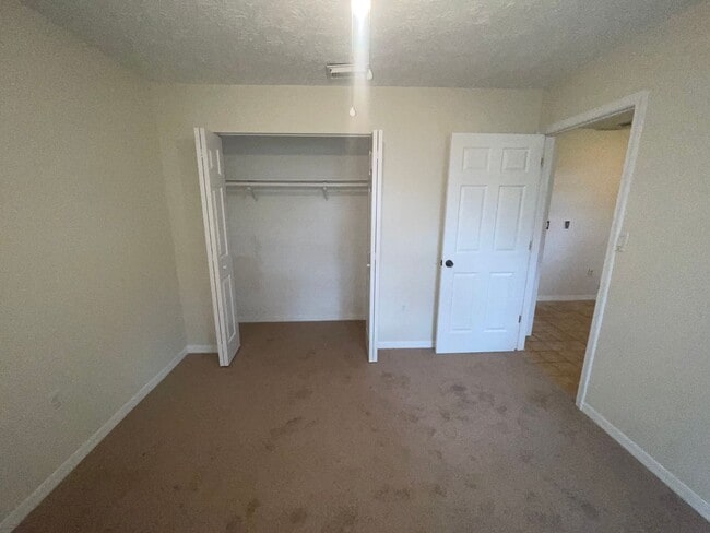 Building Photo - 2/1 FOR RENT in Ft. Pierce - Middle Unit - Triplex