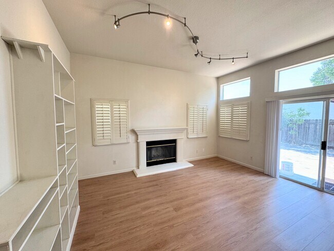 Building Photo - 5017 Toyon Way
