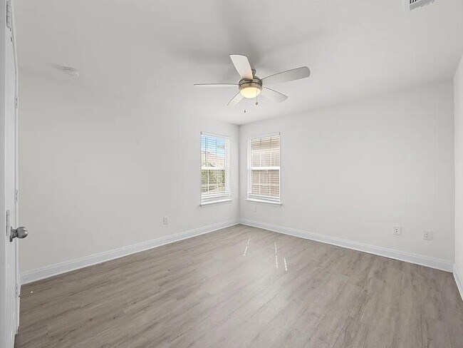 Building Photo - 528 Ayinger Ln