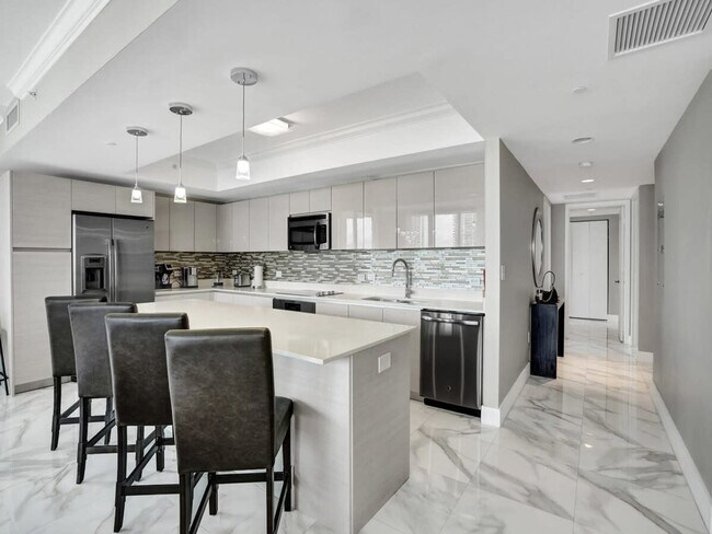 Building Photo - 2602 E Hallandale Beach Blvd