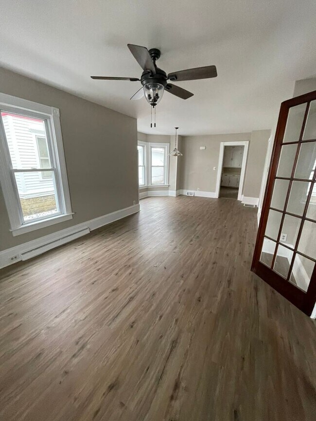 Building Photo - 118 S 8th St