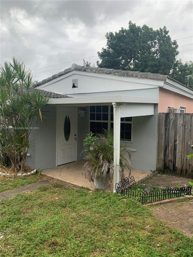 Building Photo - 1335 NE 182nd St