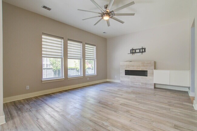 Building Photo - 2217 Daniel Island Dr