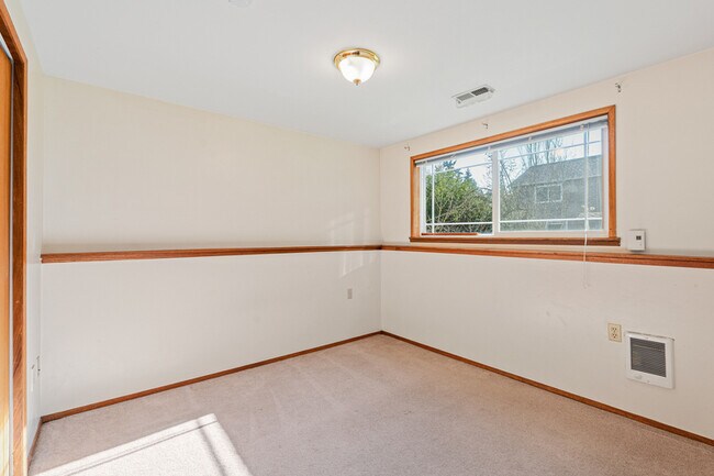 Building Photo - 415 N 179th Pl