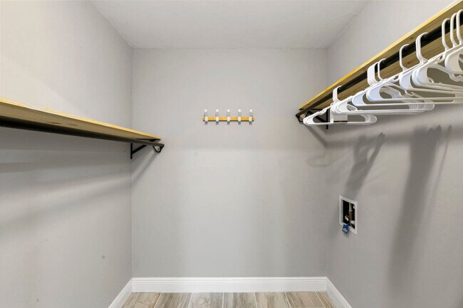 Building Photo - 893 Gulf Pavillion Dr