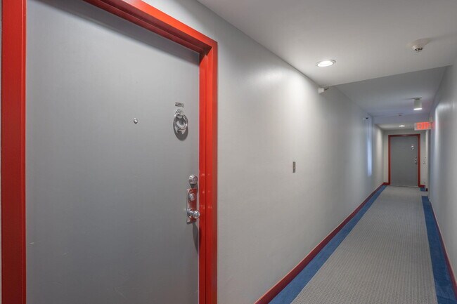 Building Photo - 2025 Brickell Ave