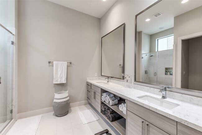 Building Photo - 1004 California St