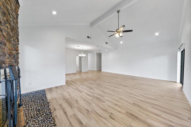 Building Photo - 819 Millpond Dr