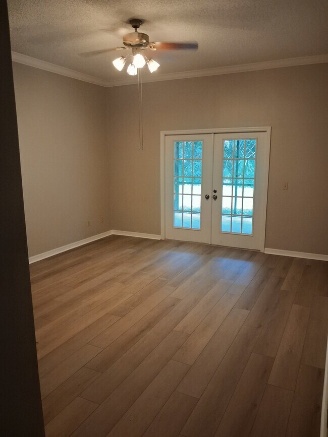 Building Photo - 9117 Regents Park Dr