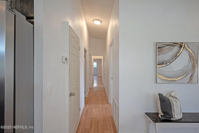 Building Photo - 2565 Burlingame Dr W
