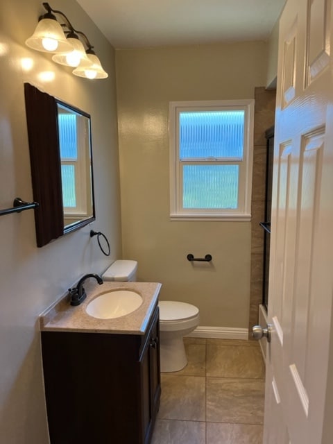 Primary Bathroom. - 18033 Glenburn Ave