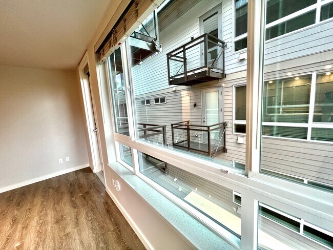 Building Photo - 2330 Yakima Ct