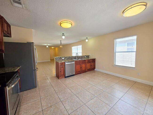 Building Photo - 1028 Antigua Cir