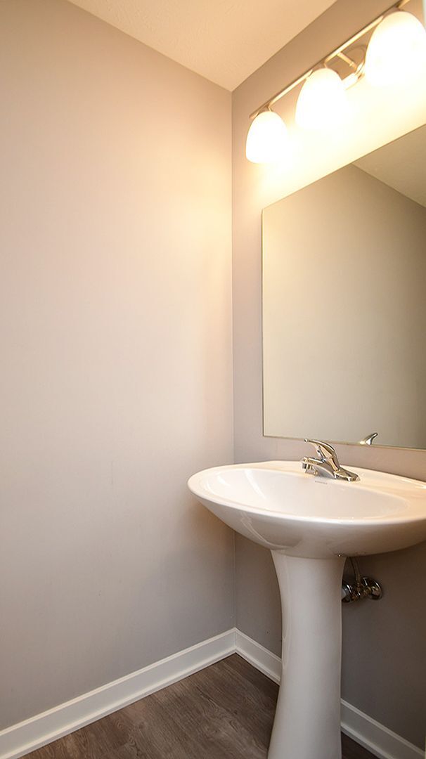 Building Photo - Charming 3-Bedroom Home in Quiet Omaha Nei...