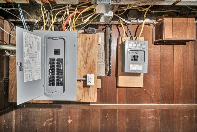 Building Photo - 10920 Granger Rd