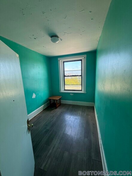 Building Photo - 9 Linden St