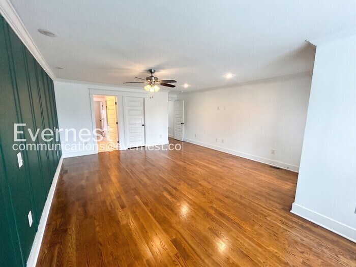 Building Photo - 2905a Davis Ave