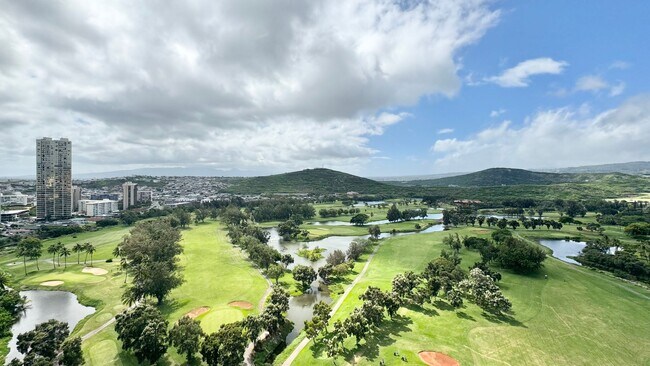 Building Photo - HIGHLY DESIRABLE 2 BED/2 BATH SPECTACULAR ...