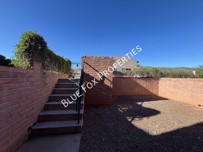 Building Photo - 322 N Hasman Dr
