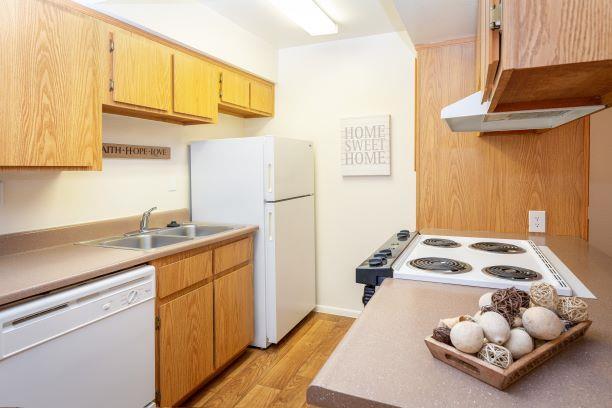 Modern Kitchen With Custom Cabinet - Glen Oaks Apartments