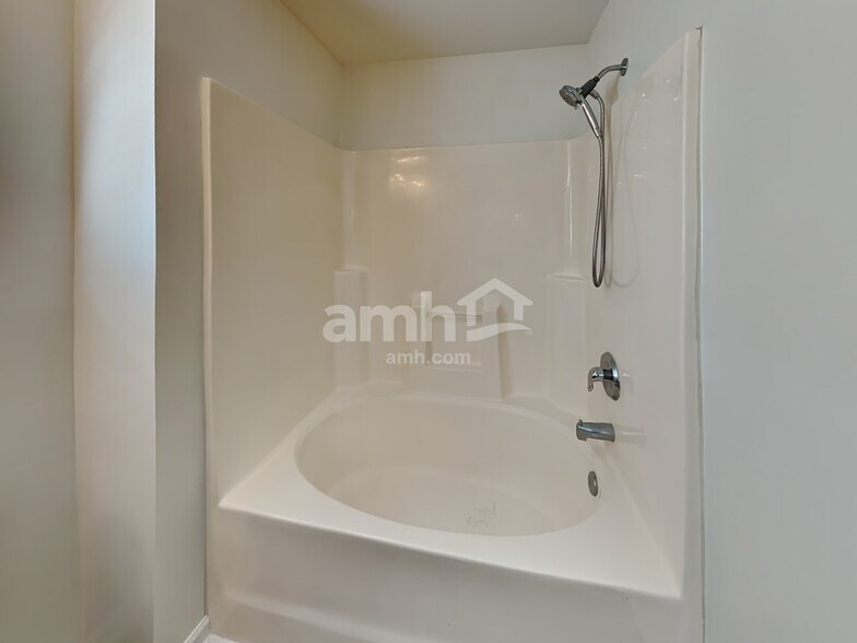 Building Photo - 10216 Daniel Dwayne Dr